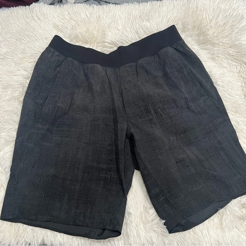 Lululemon Athletica men’s In mind shorts 9” grid lines deep black‎ size M